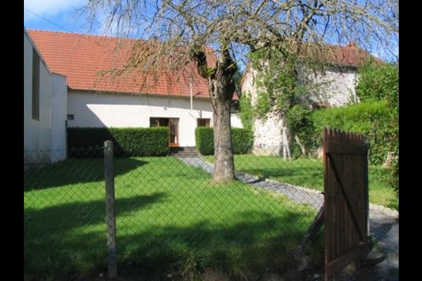 Maison au cœur du bourg de Genouillac en Creuse