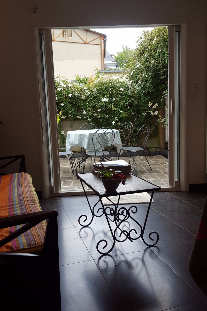Vue sur terrasse depuis Cuisine