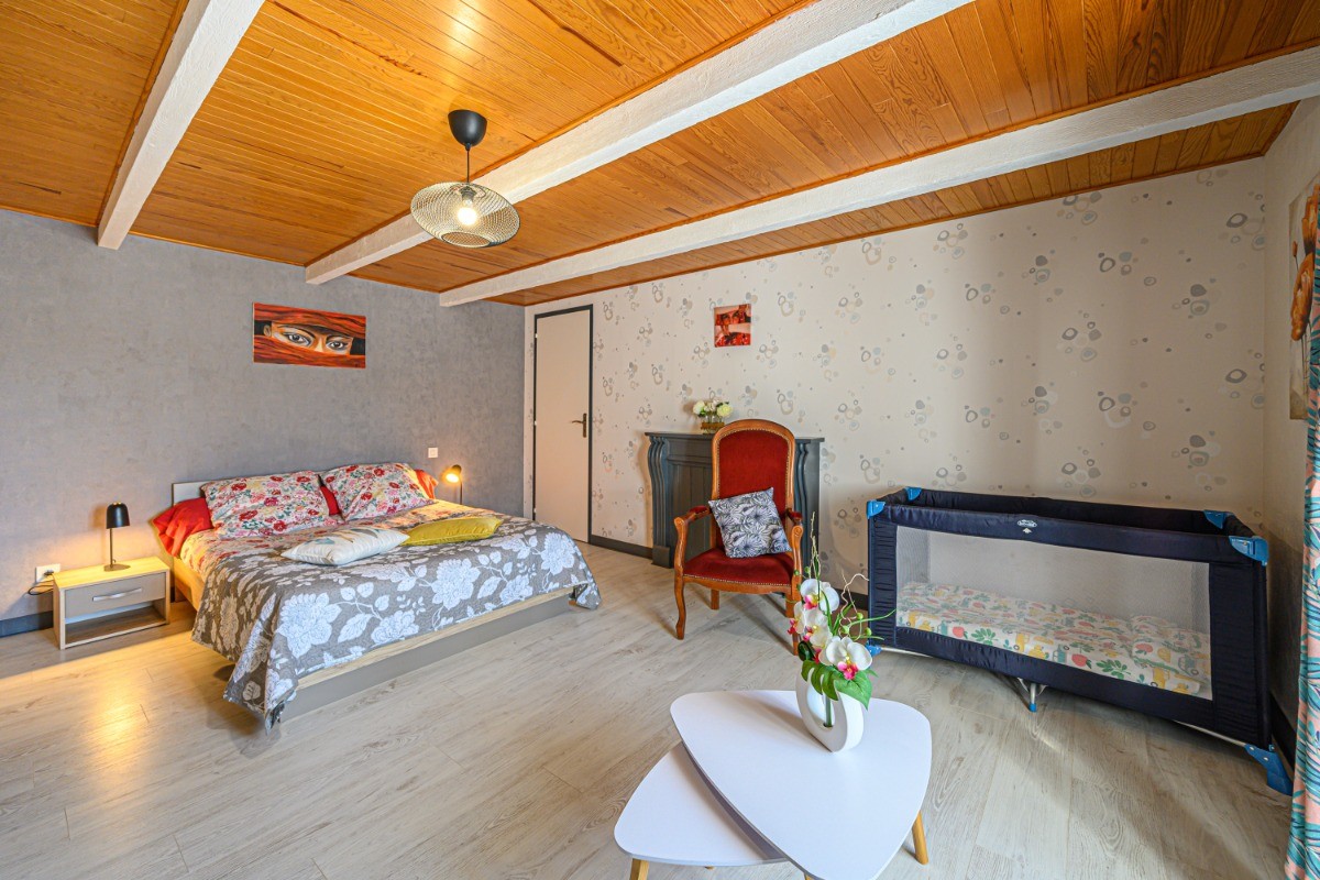 Etage: Chambre 1 avec lit 140