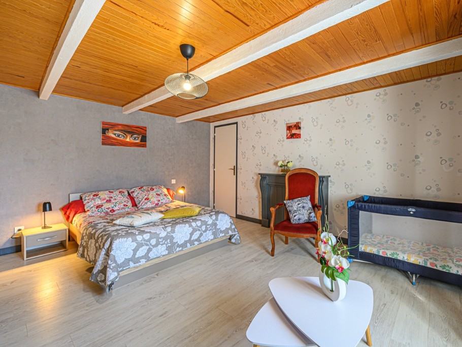 Etage: Chambre 1 avec lit 140