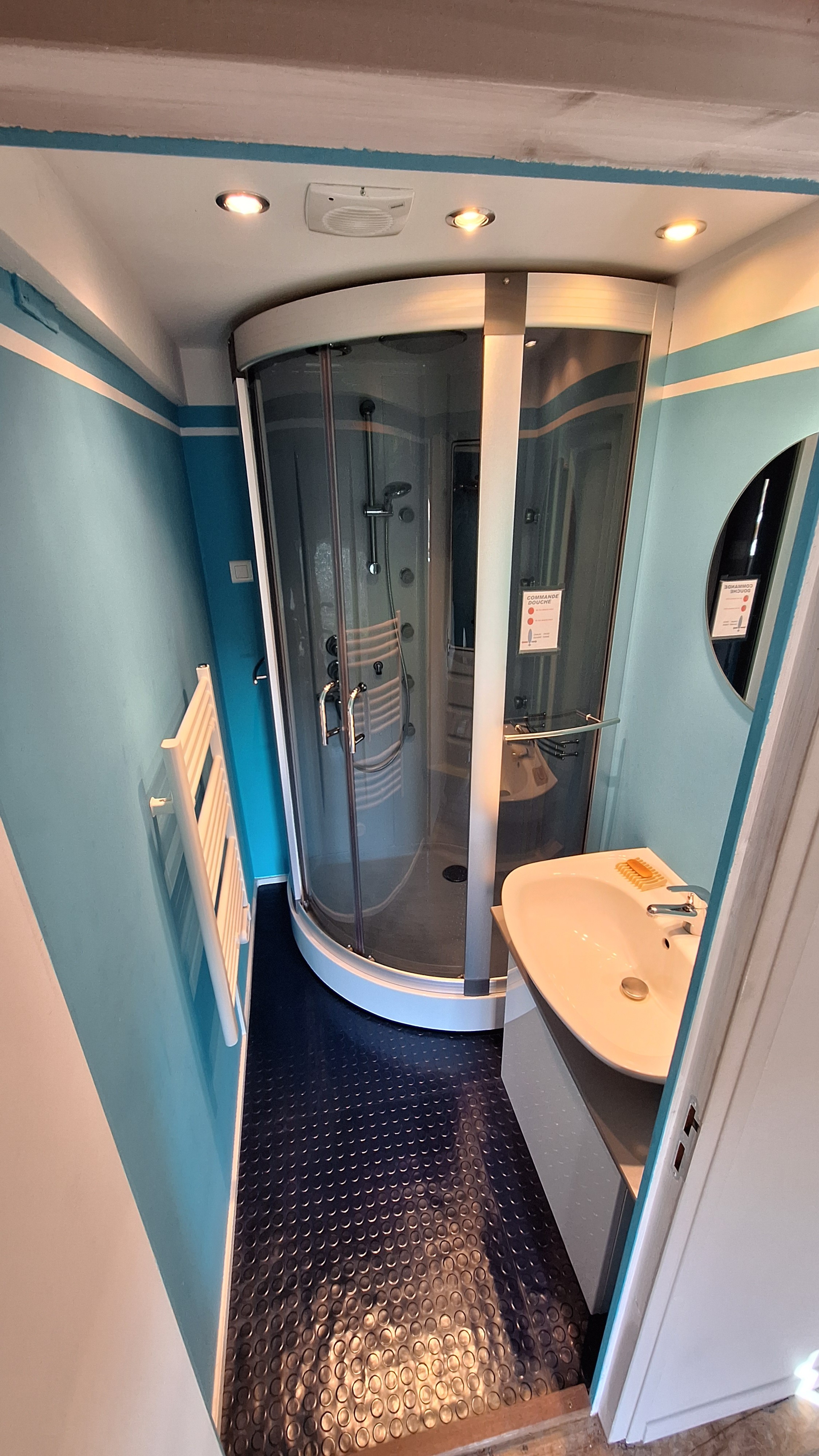 Salle de douche au 1er étage