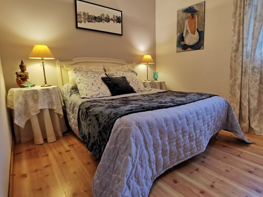 Chambre avec lit 140