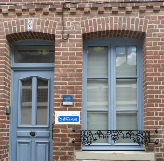 Façade de la maison sur la rue