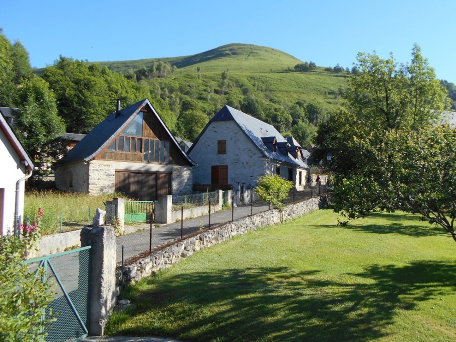 La Cuyerosse que survolent les parapentistes