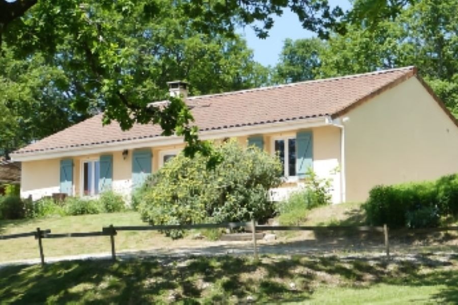 Vue extérieure jardin Village de Gîtes Les Collines d'Eyvigues Salignac Eyvigues 24580 Clévacances