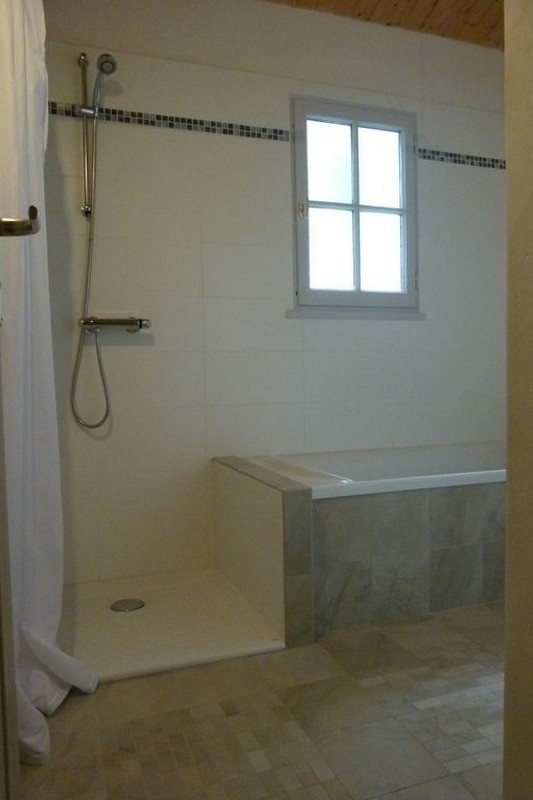 Salle de bain (douche + baignoire)