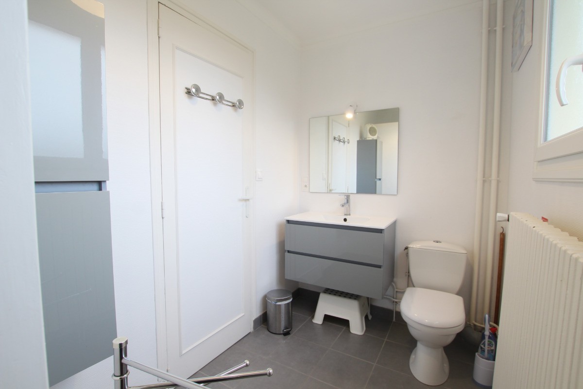 Salle de bains + wc à l'étage