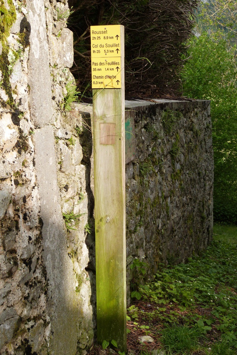 Départ du GR devant la maison