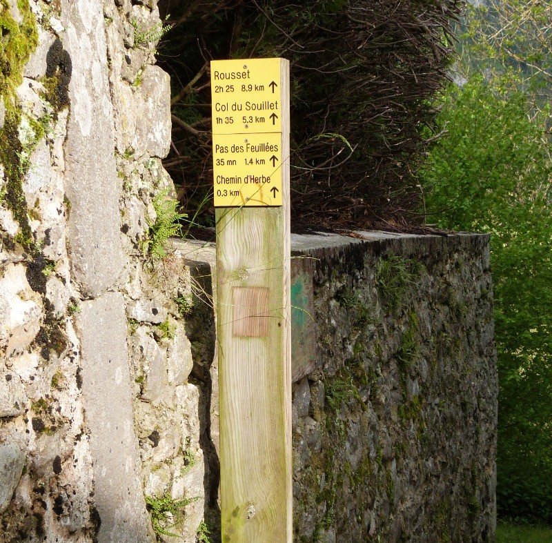 Départ du GR devant la maison