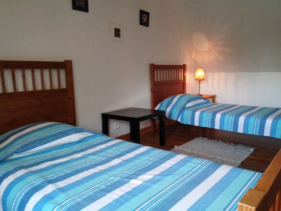 chambre double 2 lits 90X200 à l'étage