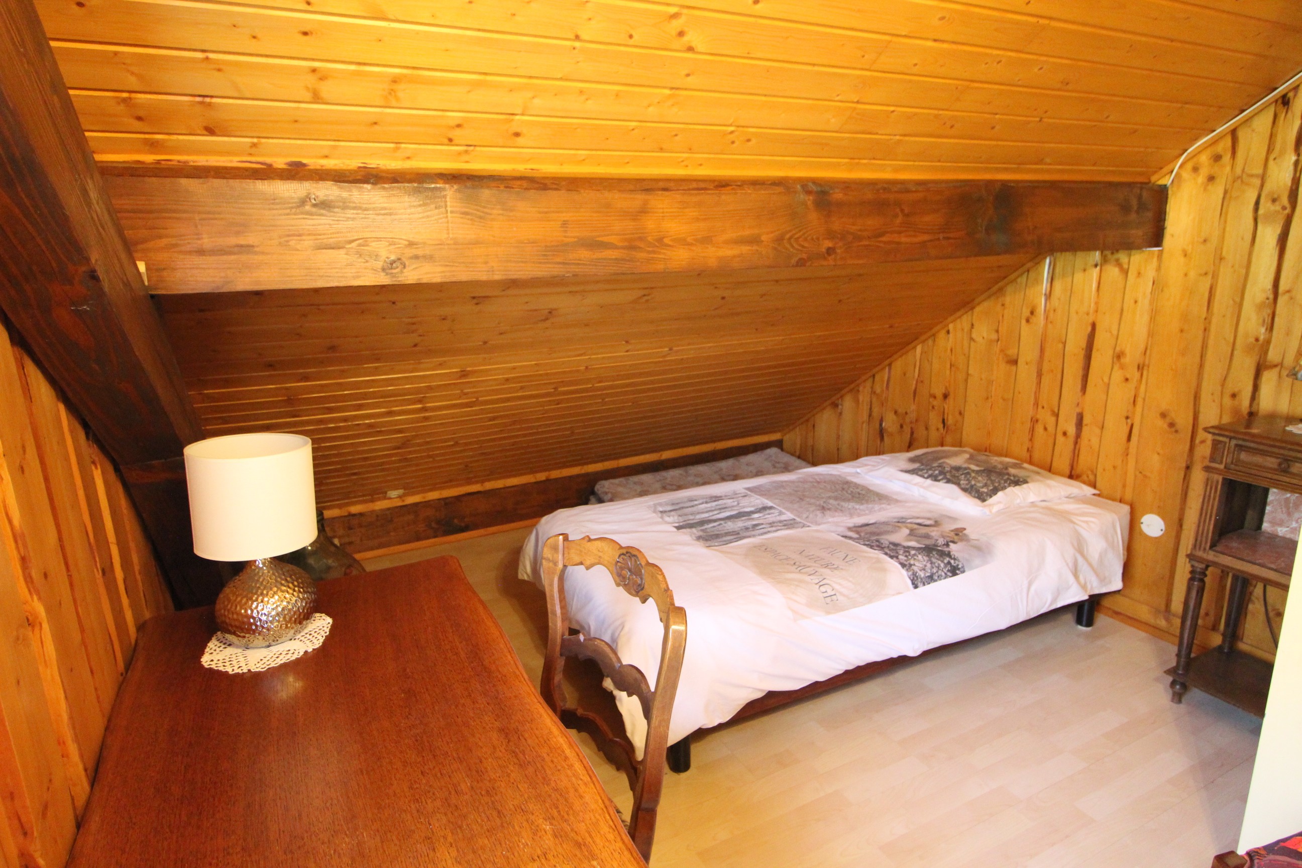 Chambre fermée 1 personne sur la mezzanine - La 2 CV Verte