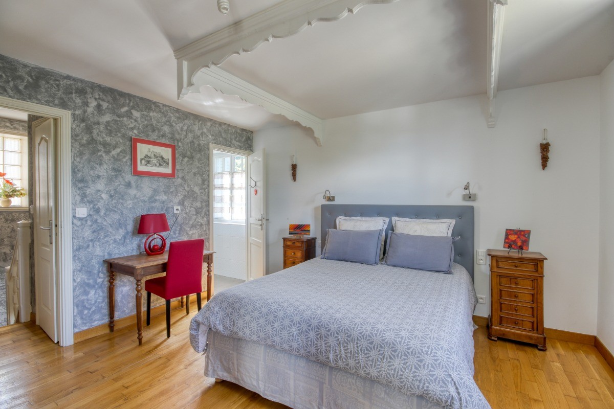 La chambre, literie 160 X 200,  vue panoramique sur le château