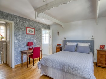 La chambre, literie 160 X 200,  vue panoramique sur le château