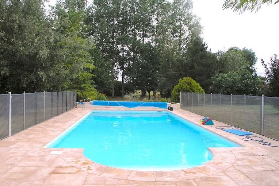 La piscine en mode sécurisé enfants