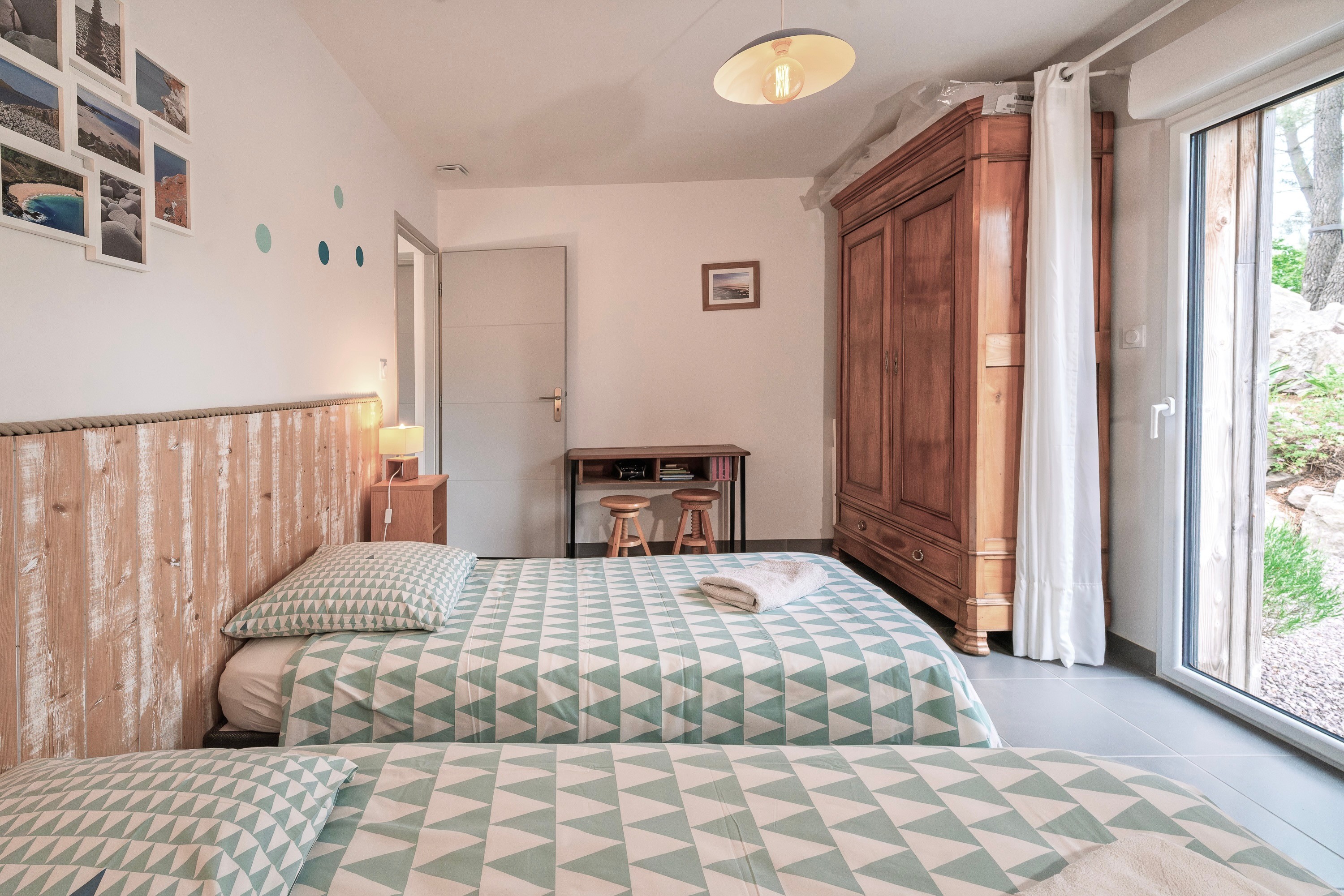 Room with 2 single beds (90cm)