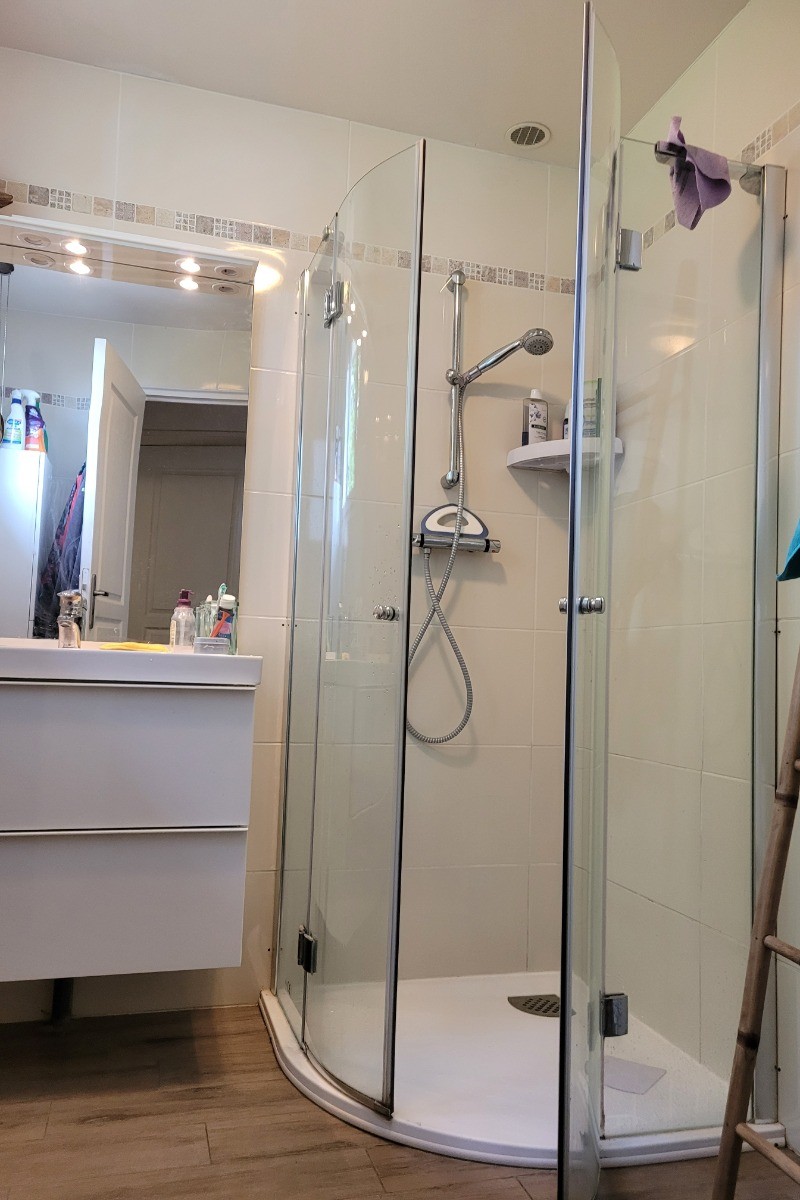 GIRAUD, location, Clévacances, Plouézec, salle d'eau avec douche