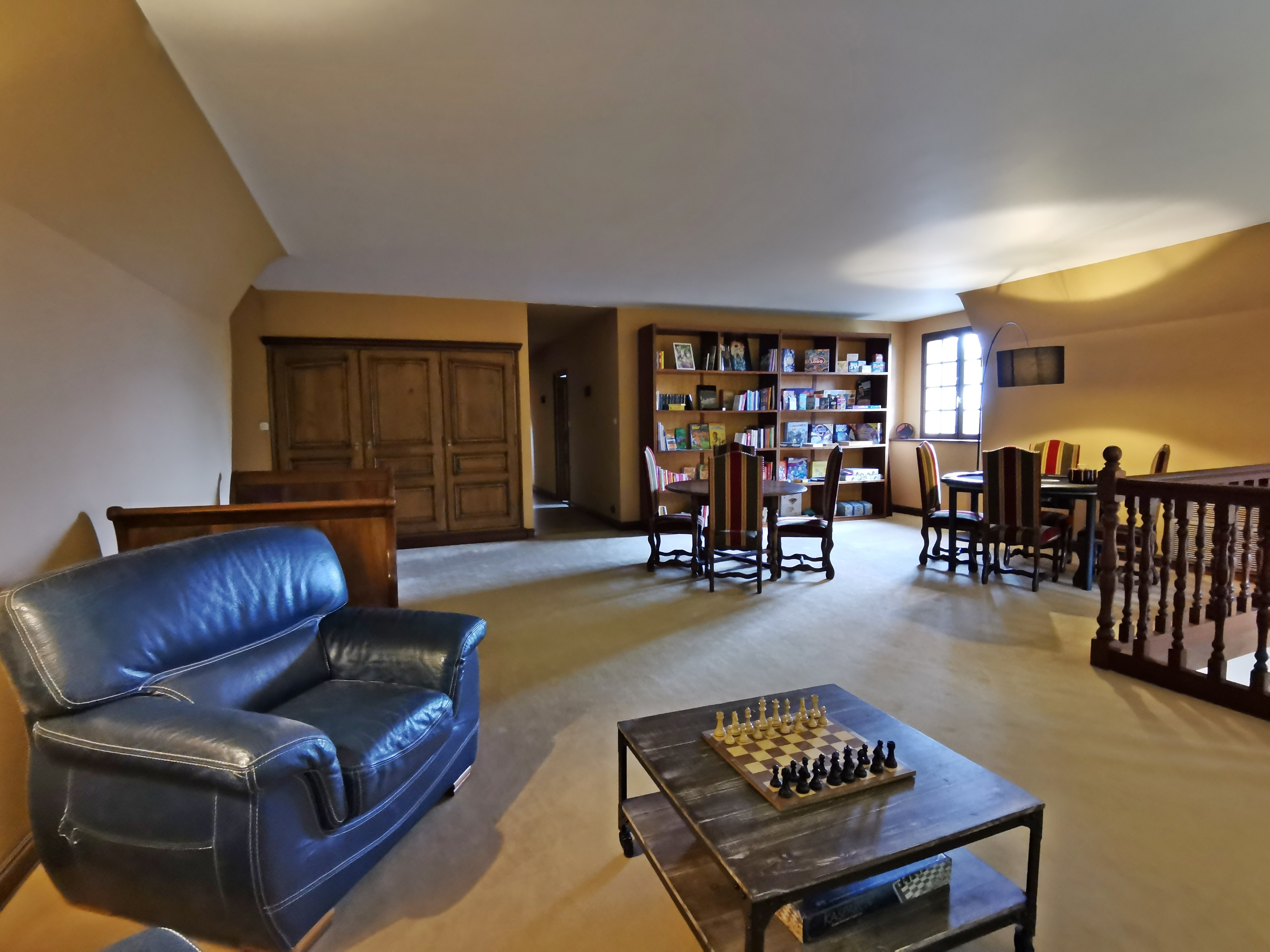 Etage: Mezannine salon commune