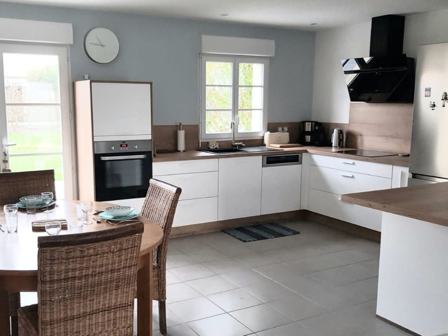 Salle à manger de la maison de vacances LA LAURENTAISE pour 4 personnes près de Fouras et Châtelaillon-plage en Charente maritime