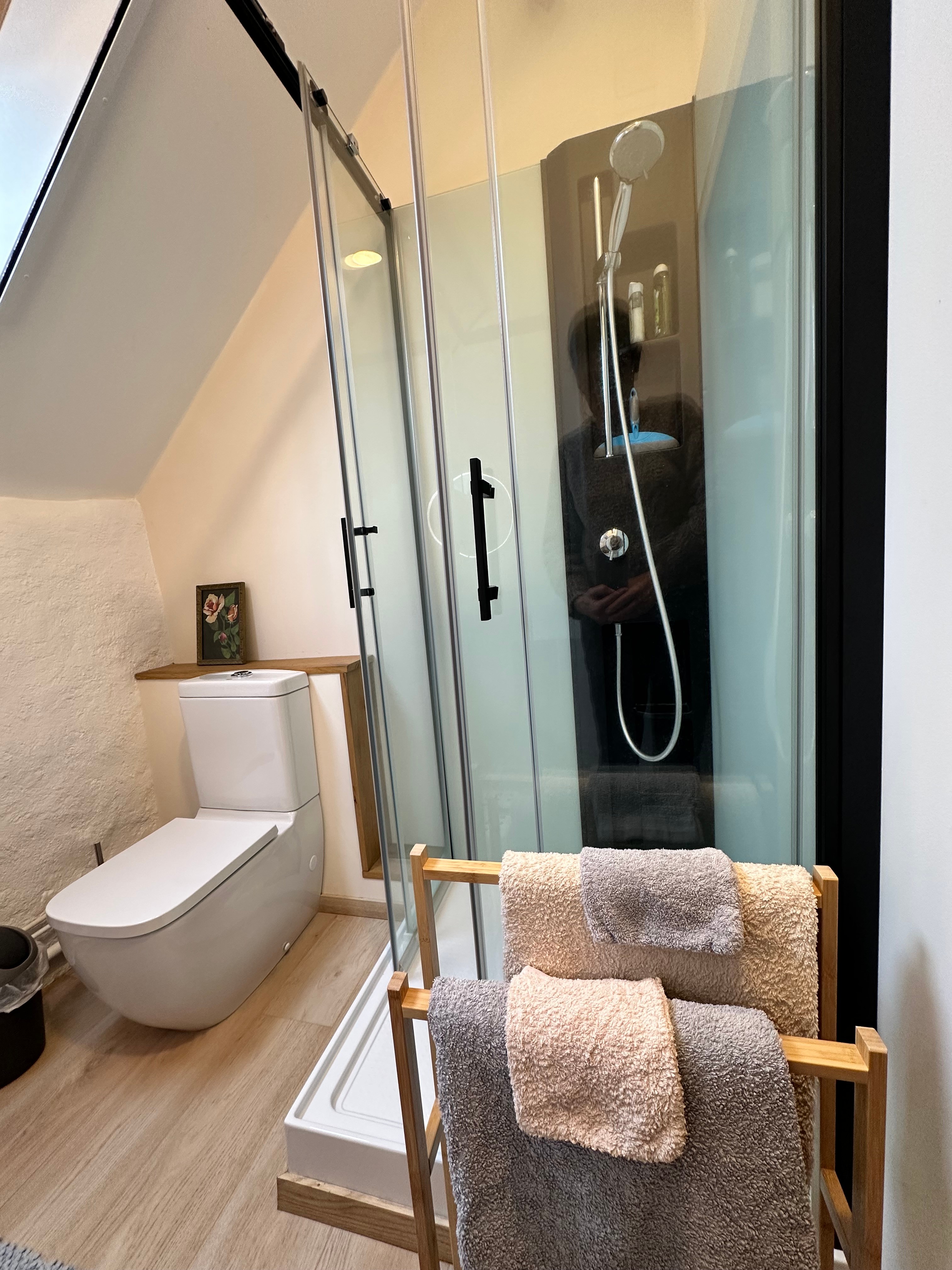 Pink bedroom bathroom