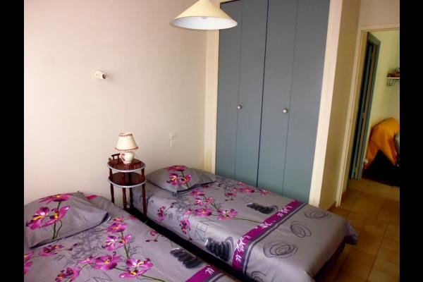 chambre avec deux lits en 90cms