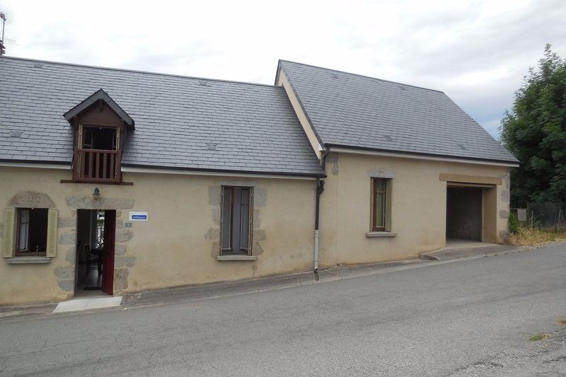Gîte Chez Gabrielle Maison avec grande terrasse au coeur d'Auzances en Creuse limite Auvergne et Chaîne des Puys (UNESCO) façade avant