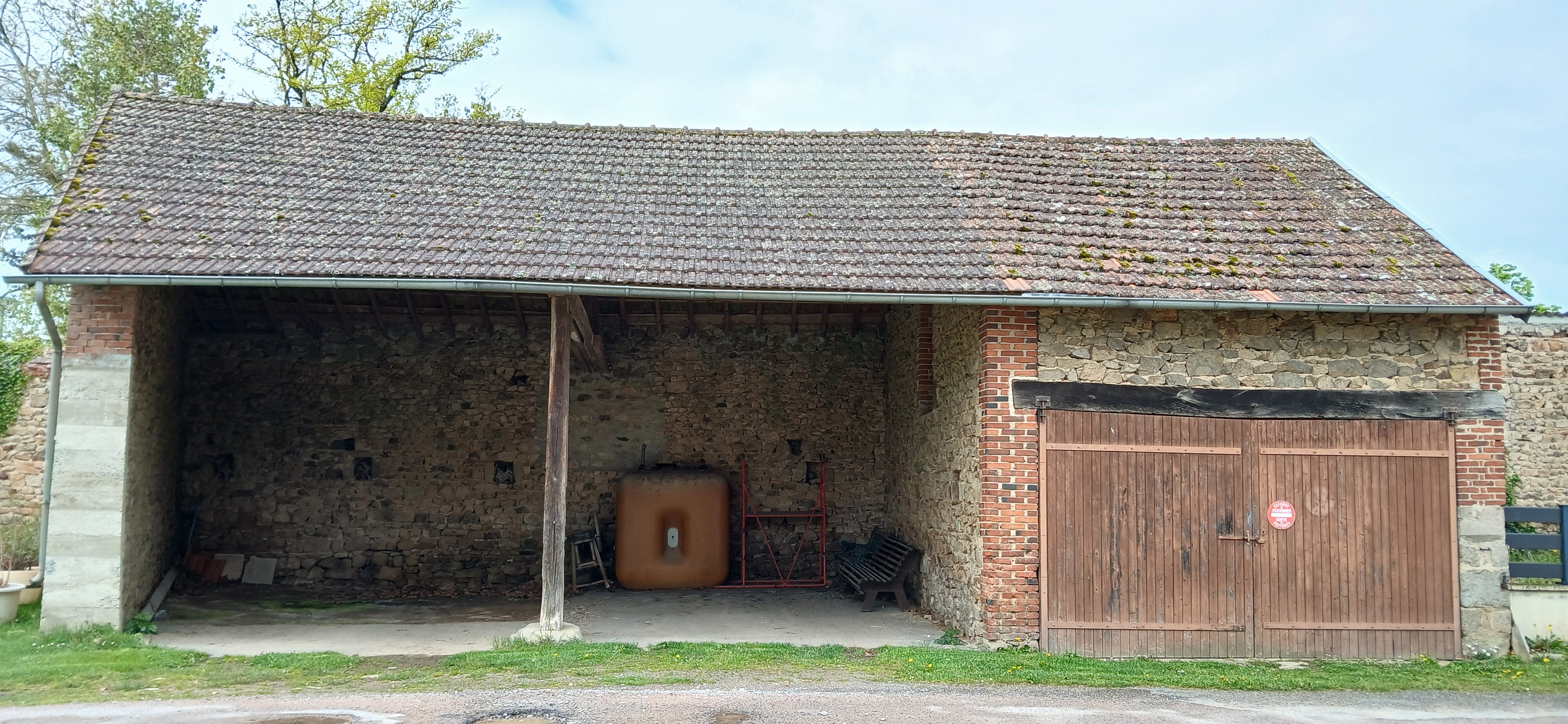 Maison CAMP'AMIS - Viersat - Creuse - Abri couvert et garage