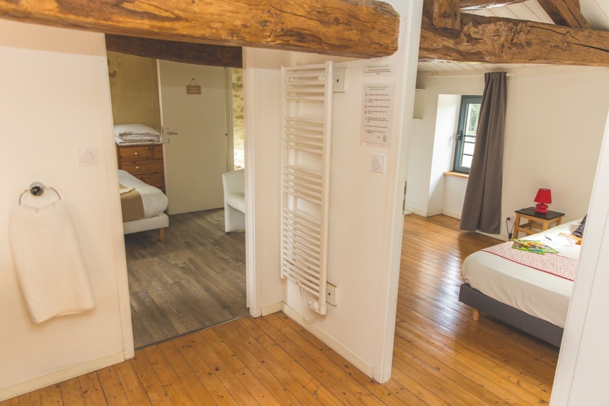 Deux chambres avec salle d'eau communicante