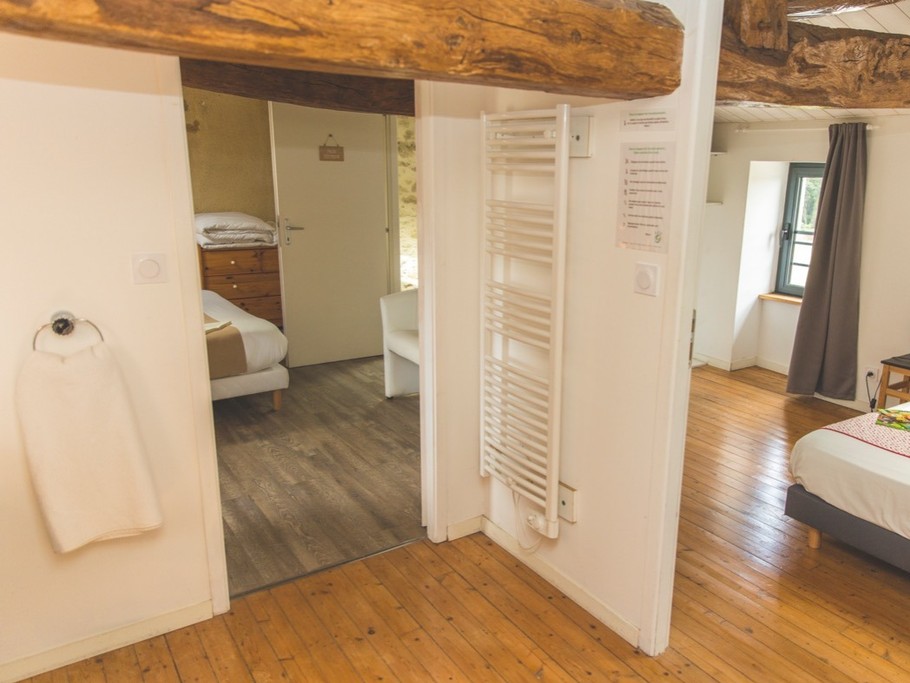 Deux chambres avec salle d'eau communicante