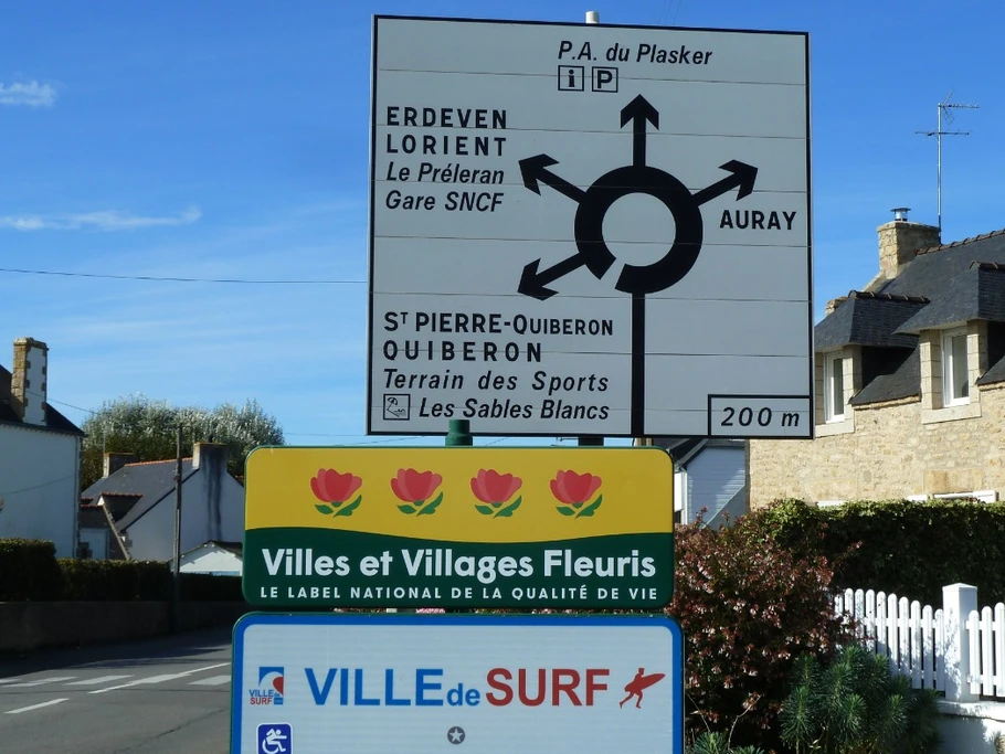 PLOUHARNEL VILLAGE DE SURF