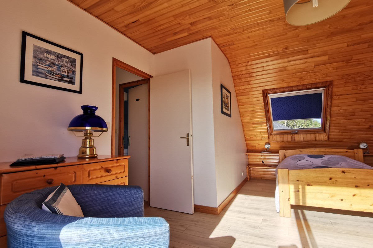 Chambre à l'étage avec balcon