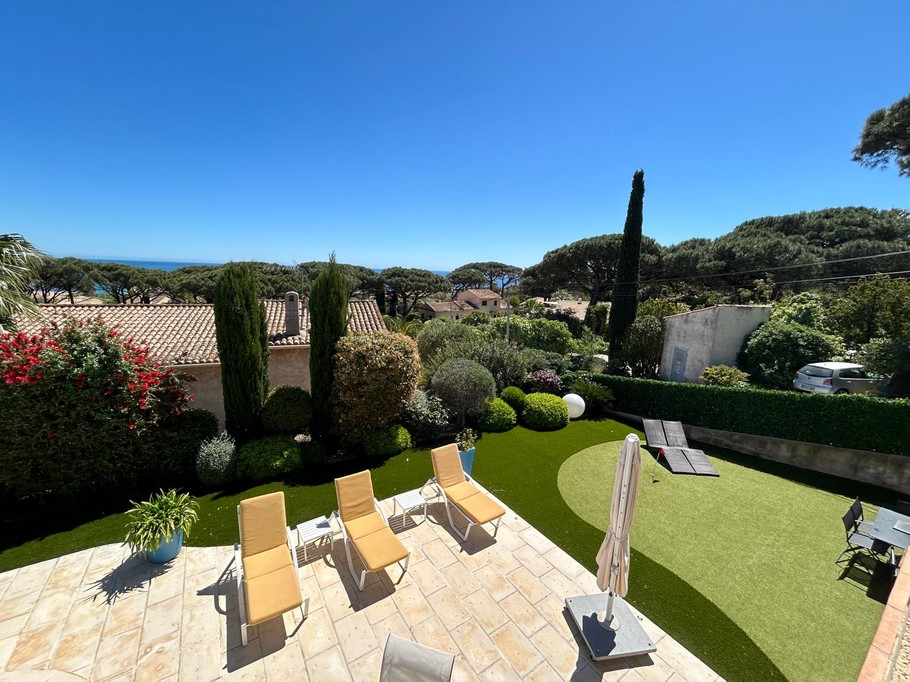Villa Jacklou, vue mer depuis la terrasse à l'étage