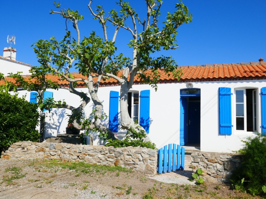 Devanture de la maison (place de parking devant le muret)