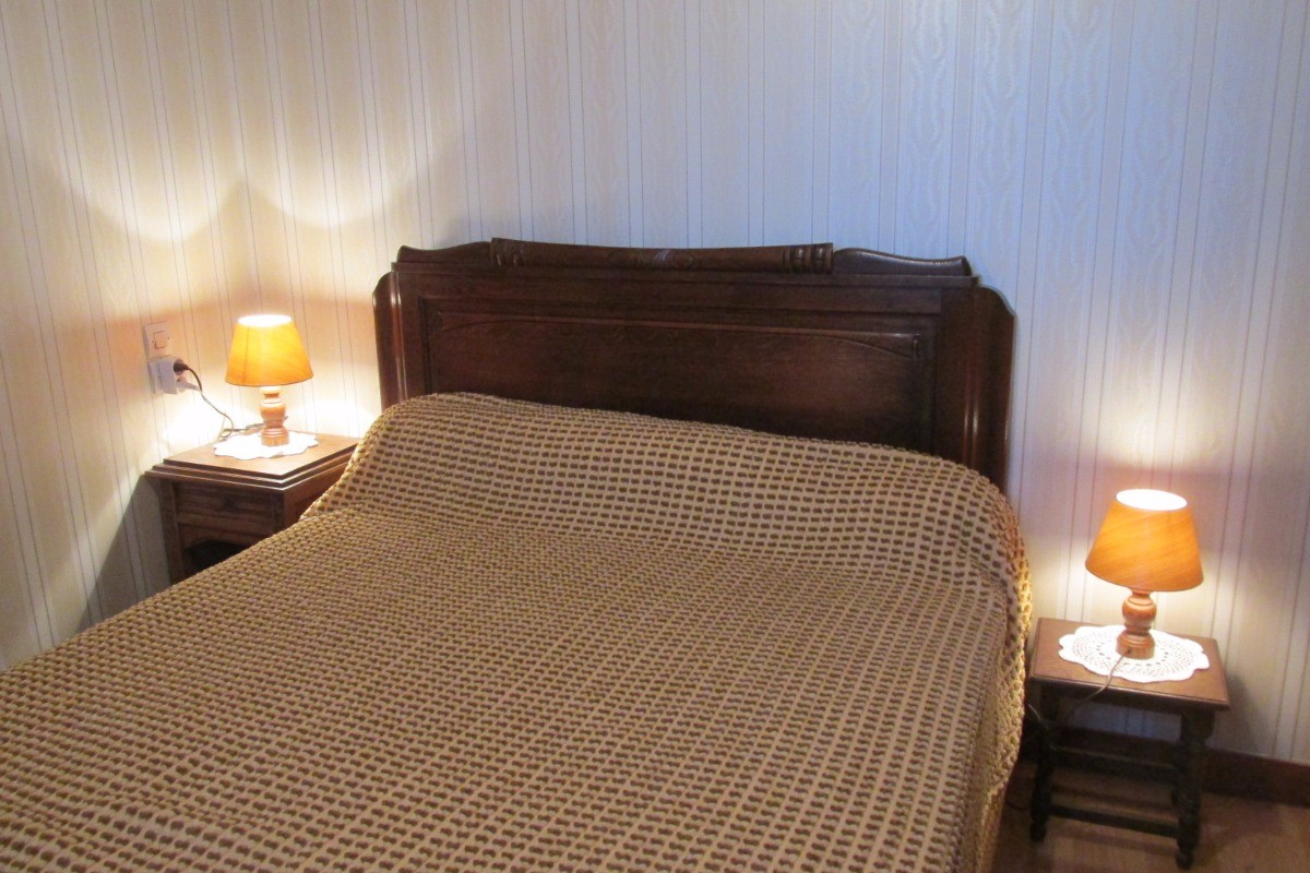 Bedroom ground floor bed 140