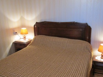 Bedroom ground floor bed 140