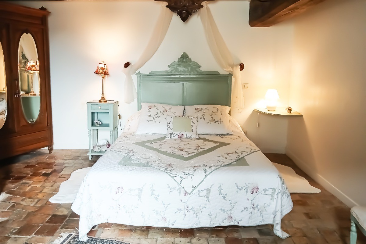 Chambre parentale R+1 (zoom sur le lit 160x200cm)