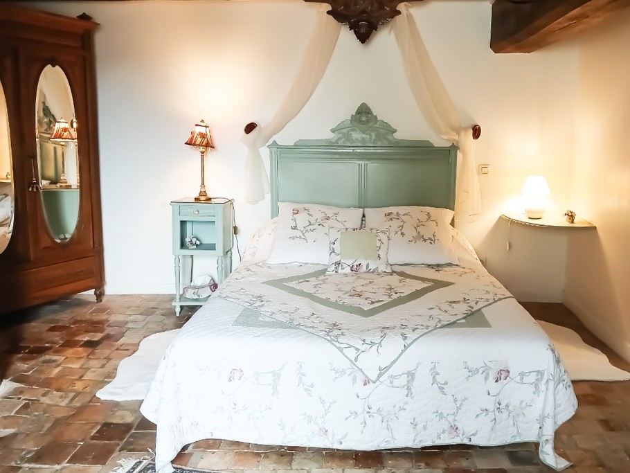 Chambre parentale R+1 (zoom sur le lit 160x200cm)