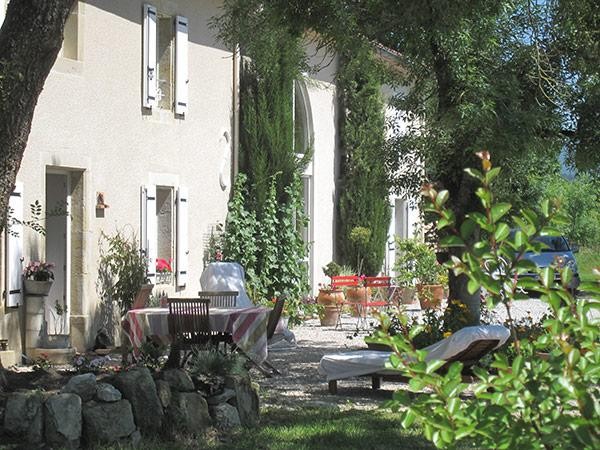 Salon de jardin  - Vivier Les Montagnes - Tarn -