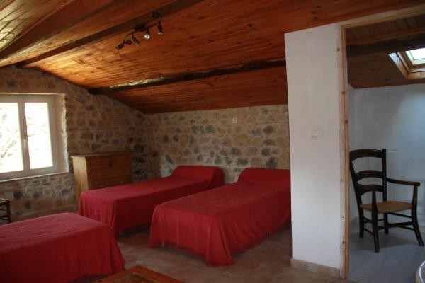 Chambre avec 2 lits de 90 et hall d'entrée