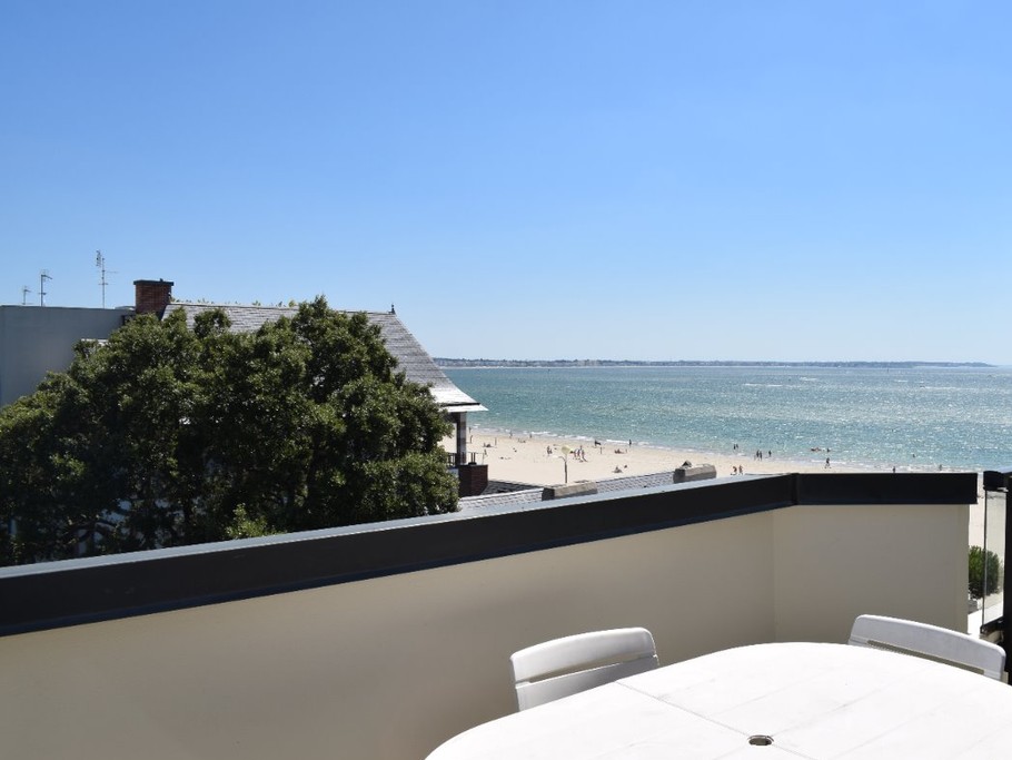 Terrasse  9 m² vue latérale mer plage benoit La Baule