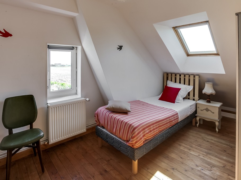 chambre à l'étage - Saint Pierre Brouck - Nord 59