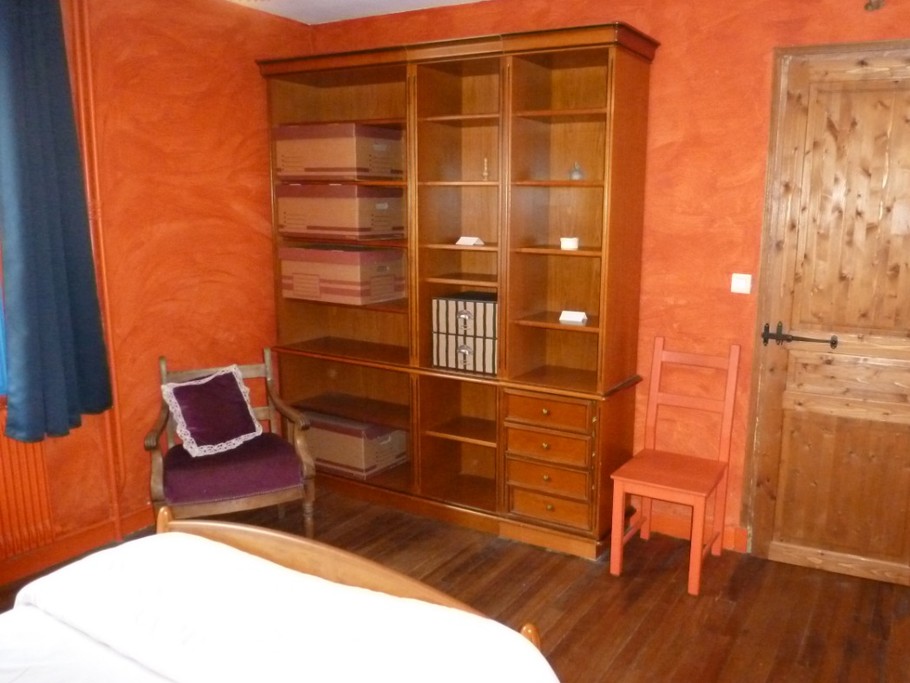 Deuxième chambre au premier étage (lit 140)