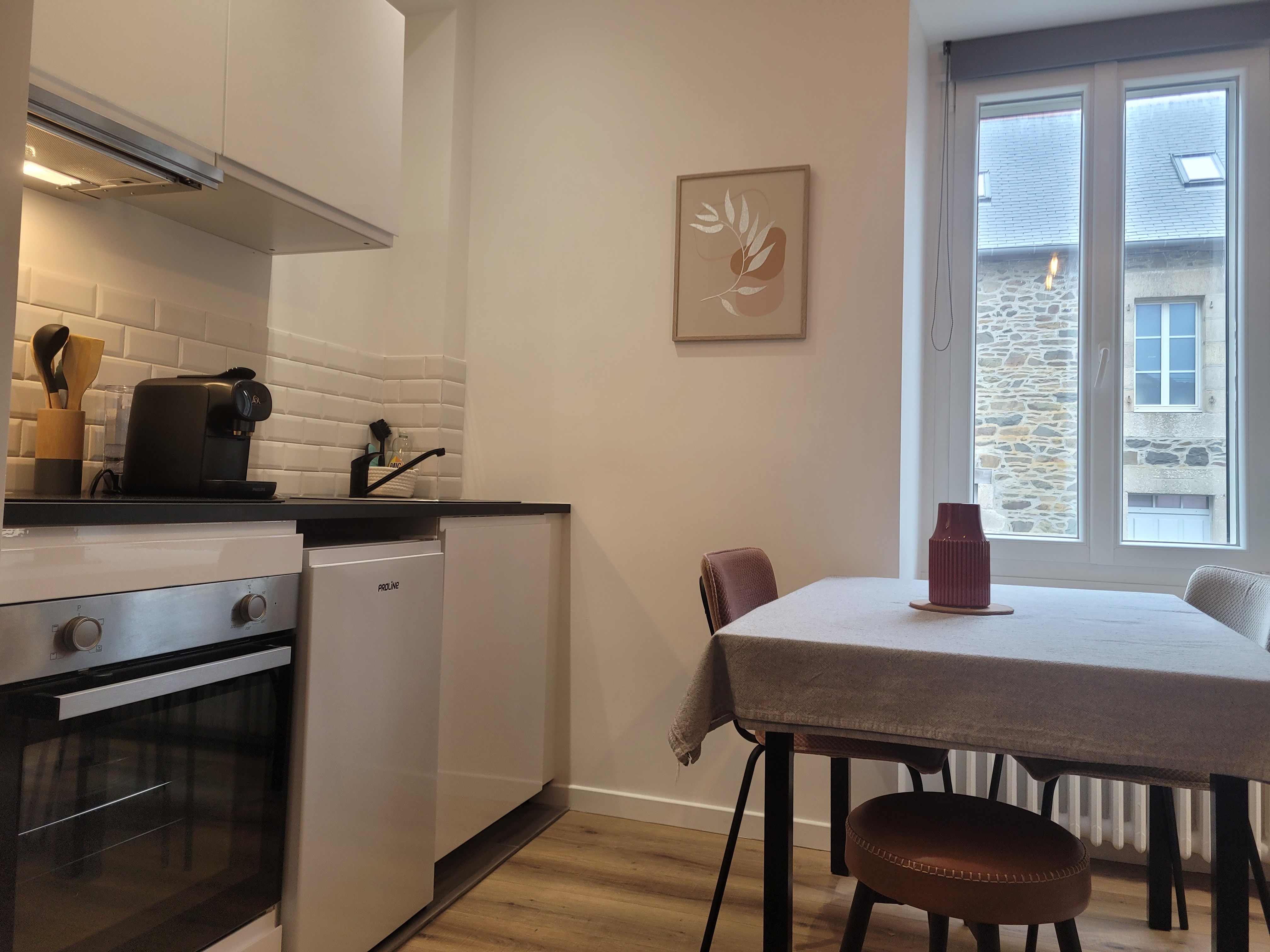 Location Clévacances, Centre ville Paimpol, Amar, Appartments Paimpolais, kitchen area, dining area