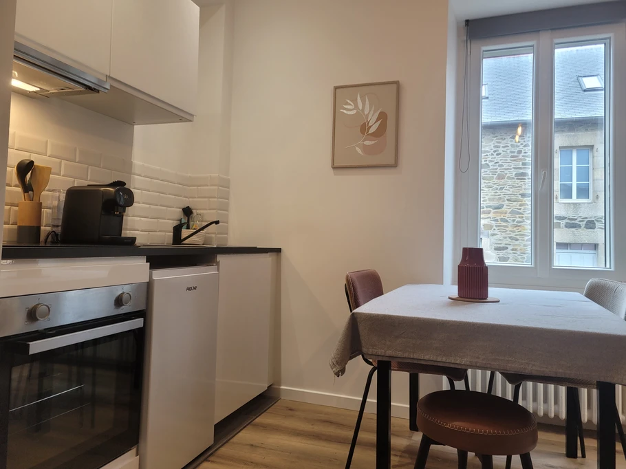 Location Clévacances, Centre ville Paimpol, Amar, Appartments Paimpolais, kitchen area, dining area