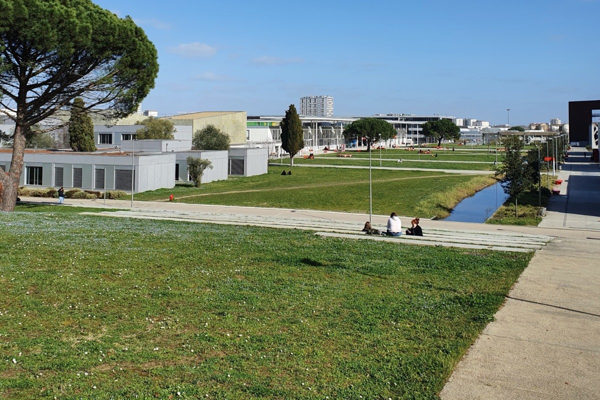 Campus à proximité  ouvert au public