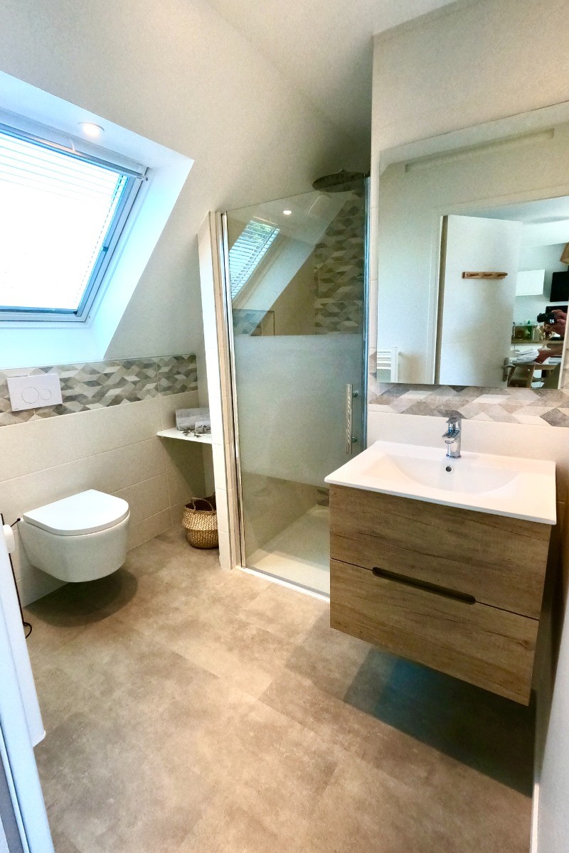 Salle d'eau avec WC