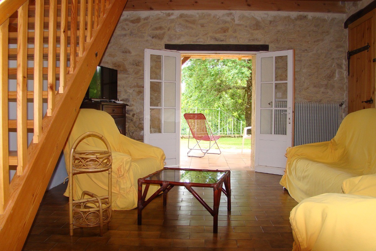 Le salon s'ouvre sur la terrasse