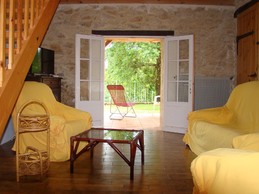 Le salon s'ouvre sur la terrasse