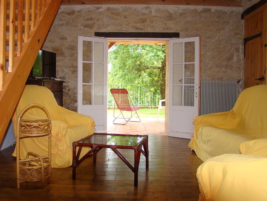 Le salon s'ouvre sur la terrasse