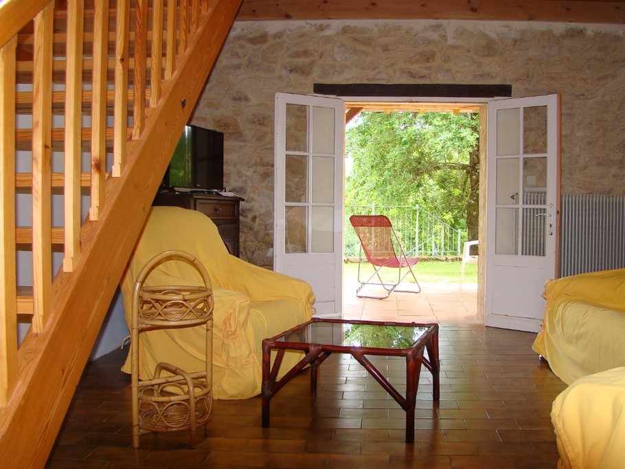 Le salon s'ouvre sur la terrasse