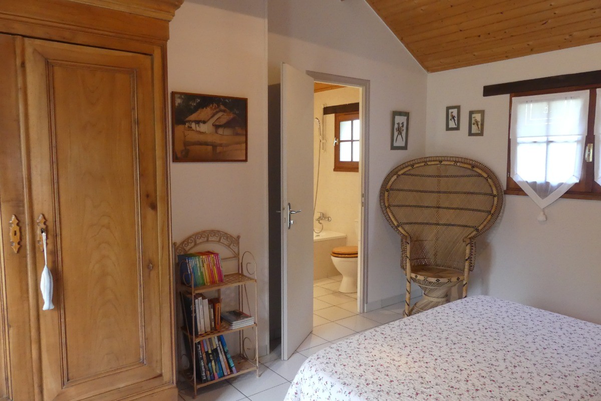 Chambre 1 avec salle de bain attenante